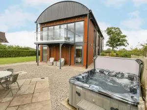 The Dutch Barn - Leysters