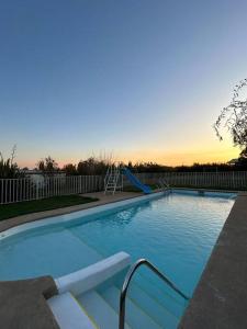 Linda y cómoda cabaña en un entorno natural