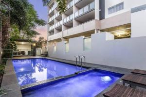 Woolloongabba 1Bed 1Bath apt w parking near CBD