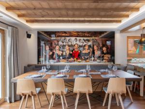 Chalet moderne et spacieux à Megève, 5 chambres, jacuzzi, salle TV, proche centre et remontée mécanique - FR-1-569-119