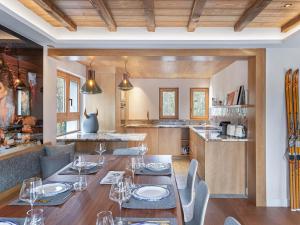 Chalet moderne et spacieux à Megève, 5 chambres, jacuzzi, salle TV, proche centre et remontée mécanique - FR-1-569-119