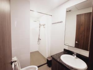 Căn Hộ 3 Phòng Ngủ (Three-Bedroom Apartment)