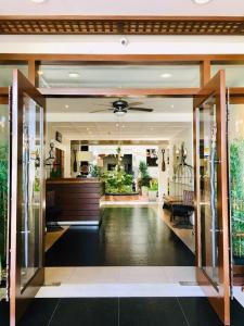 CONDO UNIT walking distance to CALLE CRISOLOGO