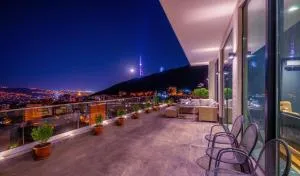 Entire House - Cityscape Retreat: The View - Tsavkisi