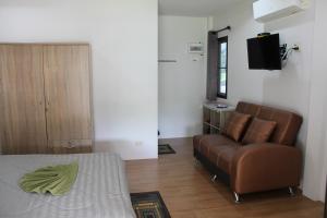 Naluemon Village FH 2