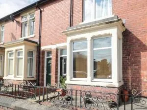 18 Acklington Road - Broomhill