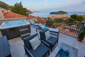 New & Stunning Views in Luxury 5* Divona Apartment