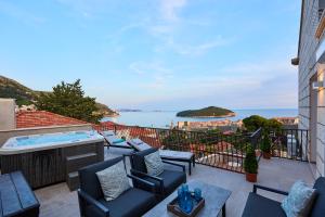 New & Stunning Views in Luxury 5* Divona Apartment