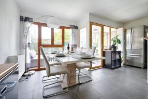 Appartements Le 44 - Appt avec jardin prive : photos des chambres