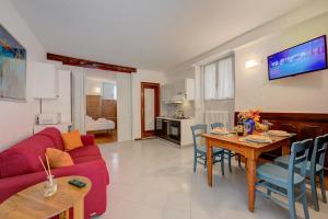 Vicolo 42-private Terrace-200m Lake - Happy Rentals