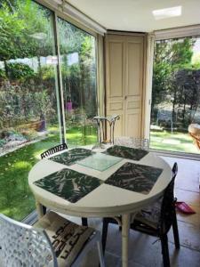 Appartements appartement rez de jardin 6 personnes cagnes sur mer 06 piscine et tennis : photos des chambres