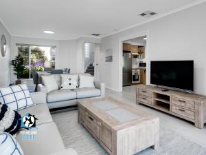 Beautiful Lake Views with Pontoon