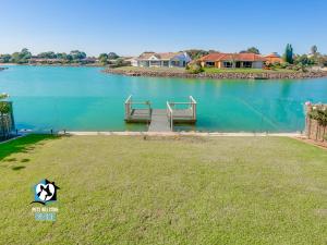 Beautiful Lake Views with Pontoon