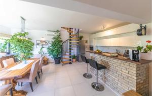 Cozy Apartment In Kastel Novi 