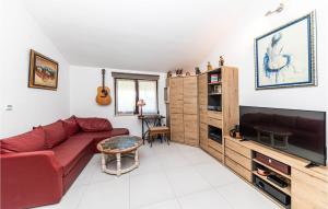 Cozy Apartment In Kastel Novi 