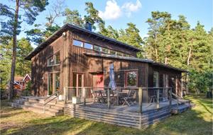 Beautiful Home In Frjestaden With Wifi And 3 Bedrooms