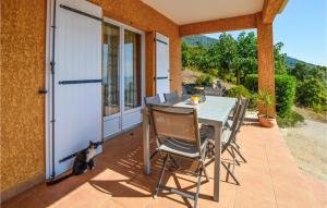 Maisons de vacances Awesome home in Casalabriva with 3 Bedrooms and WiFi : Maison de Vacances 3 Chambres 