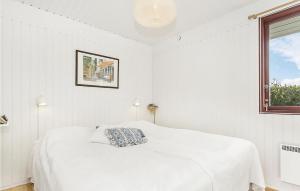 Four-Bedroom Holiday Home In Dronningmolle