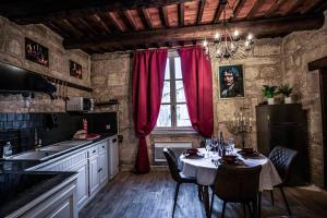 Appartements LE MOLIERE - ENIGME ET SAUNA : photos des chambres