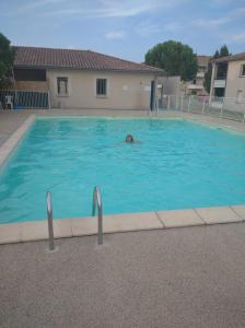 Appartements Carcassonne T3 residentiel rez de jardin piscine, wifi, tennis, fitness : photos des chambres