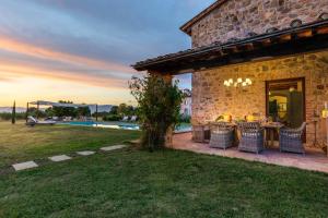 Il Conte, Traditional Tuscany 3 bedrooms Luxury Farmhouse Villa with Private Pool and SPA in Orentano