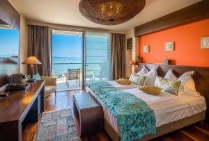 Deluxe Double Room with Balcony and Spectacular Lake View room in Mala Garden Design Hotel