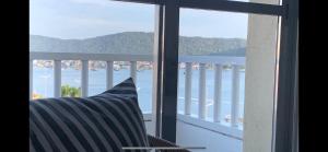 OCEAN FRONT ÍCONE ARQUITETÔNICO de Artacho Jurado Conforto WiFi 500mb Varanda e Vista Magnifica do Mar