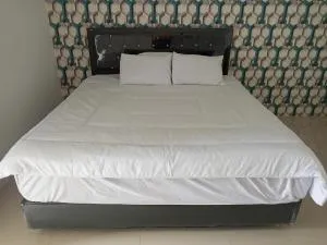 Penginapan Lamban Queens Kamar Double Bed Lantai Bawah - 安耶尔