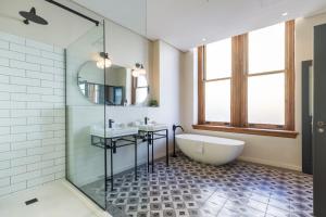 Old Bank Hotel - Lion Roars Hotels & Lodges