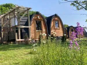 Rabbit Glamping Pod School House Farm - 马奇温洛克