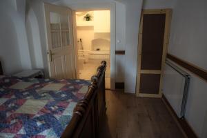 Family Room - Disability Access room in Pont Vendégház