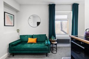 Cosy Modern Apartment With Free Parking