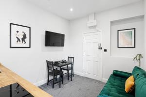 Cosy Modern Apartment With Free Parking