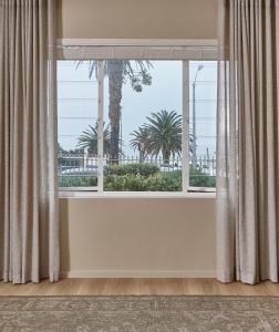 Apartment room in Tidal Pool Apartments - Camps Bay