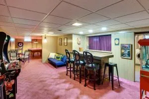 Walk to Lambeau Field Green Bay Retreat - 阿施瓦贝农