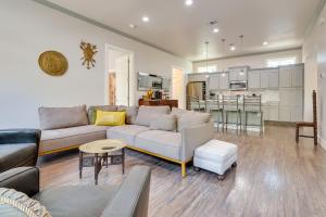 Modern Home < 1 Mi to Dwtn San Antonio & Riverwalk