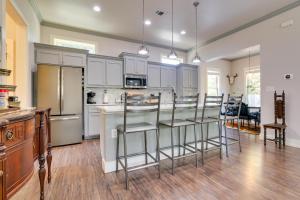 Modern Home < 1 Mi to Dwtn San Antonio & Riverwalk