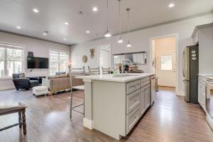 Modern Home < 1 Mi to Dwtn San Antonio & Riverwalk