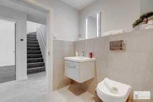 Silver Stag, Glamorous 5 BR House