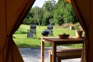 Campings Tente Lodge Calme, Nature, Piscine : photos des chambres