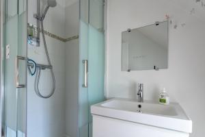 Maisons de vacances Maison Coz Campagne Calme Piscine : photos des chambres