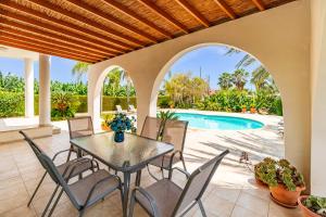 Villa Arkadia by Ezoria Villas