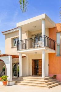 Villa Arkadia by Ezoria Villas