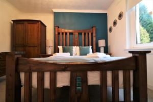 Signature - Bruce Terrace Lower