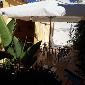 Casa a pie de playa, con patio. Zona Miramar.