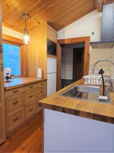 Charmig stuga mitt i naturen!