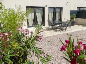 Maisons de vacances Gite piscine jacuzzi dans un domaine viticole : photos des chambres