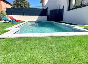 Maisons de vacances Gite piscine jacuzzi dans un domaine viticole : photos des chambres