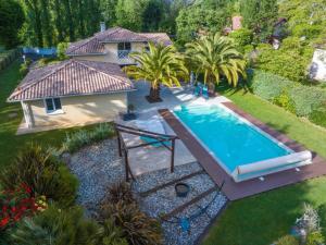 Maisons de vacances Superbe villa avec piscine dans un cadre verdoyant : photos des chambres