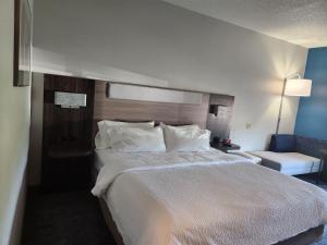 Holiday Inn Express & Suites Alliance by IHG